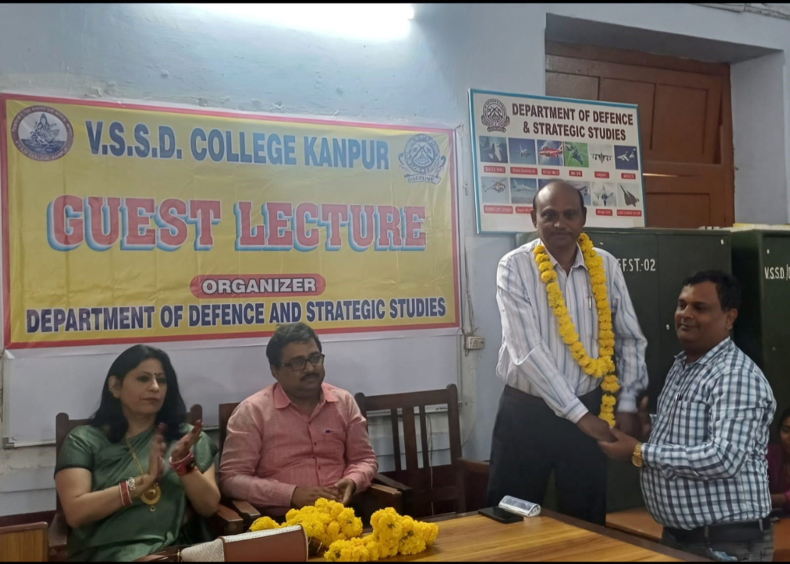 रक्षा एवं स्ट्रैटेजिक अध्ययन विभाग वी. एस.एस. डी. कॉलेज कानपुर द्वारा एक अतिथि व्याख्यान का आयोजन दिनांक 11.10.2025 को किया गया। जिसका मुख्य विषय “निशस्त्रीकरण एवं विश्व शांति” था।